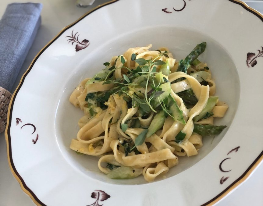 Kermainen parsapasta italialaisittain eli Pasta panna e asparagi –  Ruoantuoksu